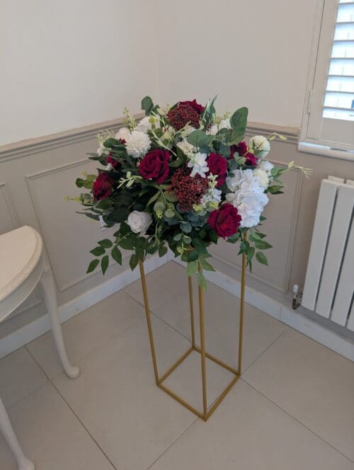 Gold metal plinths -80cm